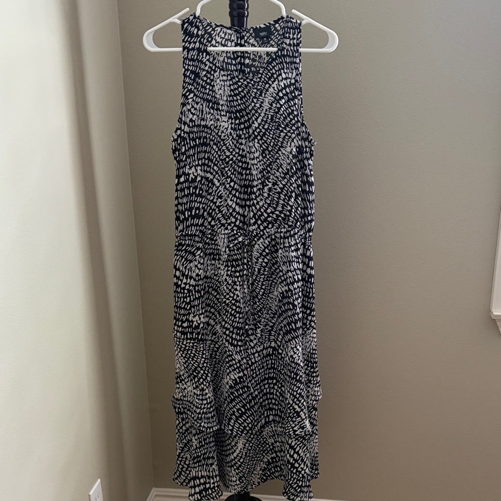 Elegant Black and White Patterned Dress